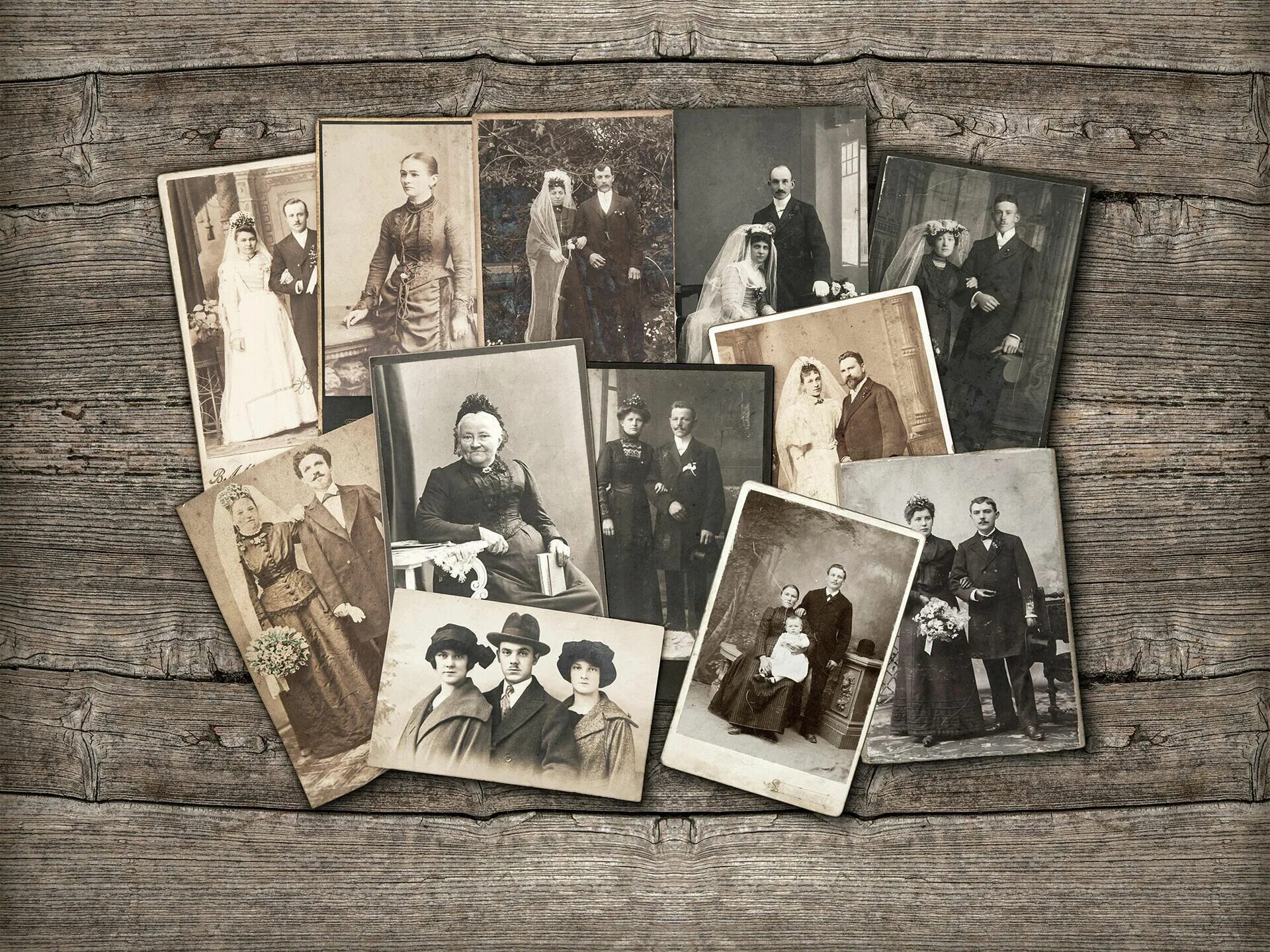 Тема старых фотографий. Старый семейный фотоальбом. Фотоальбом для старых фотографий. Много старых фотографий. Старинный альбом для фотографий.