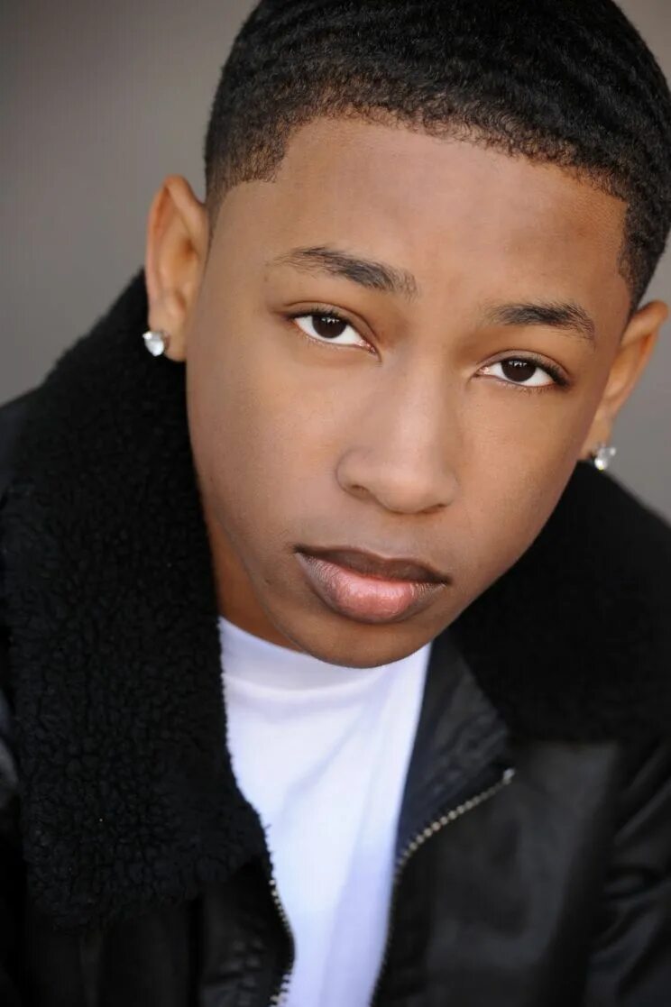 Jacob go. Джейкоб латимор. jacob latimore. джейкоб латимор с косичками. джейкоб латимор актер чей сын.