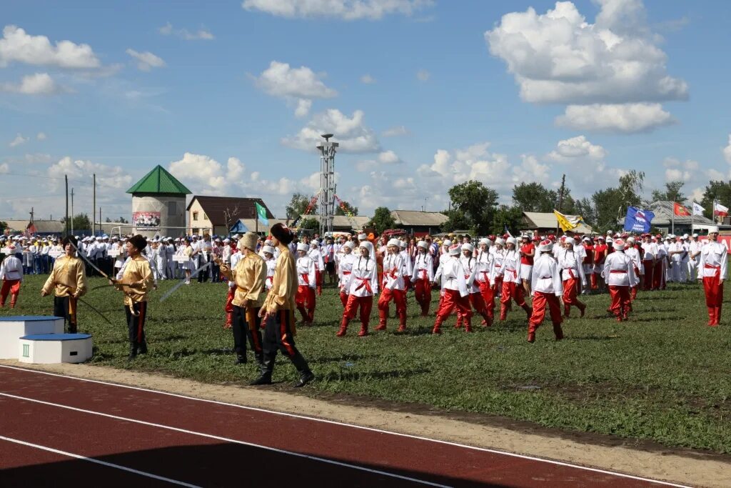 Погода омская крутинка 14 дней. Черлак Королева спорта. Черлак стадион Юбилейный. Королева спорта Атрачи 2014. Сергеевка Королева спорта.