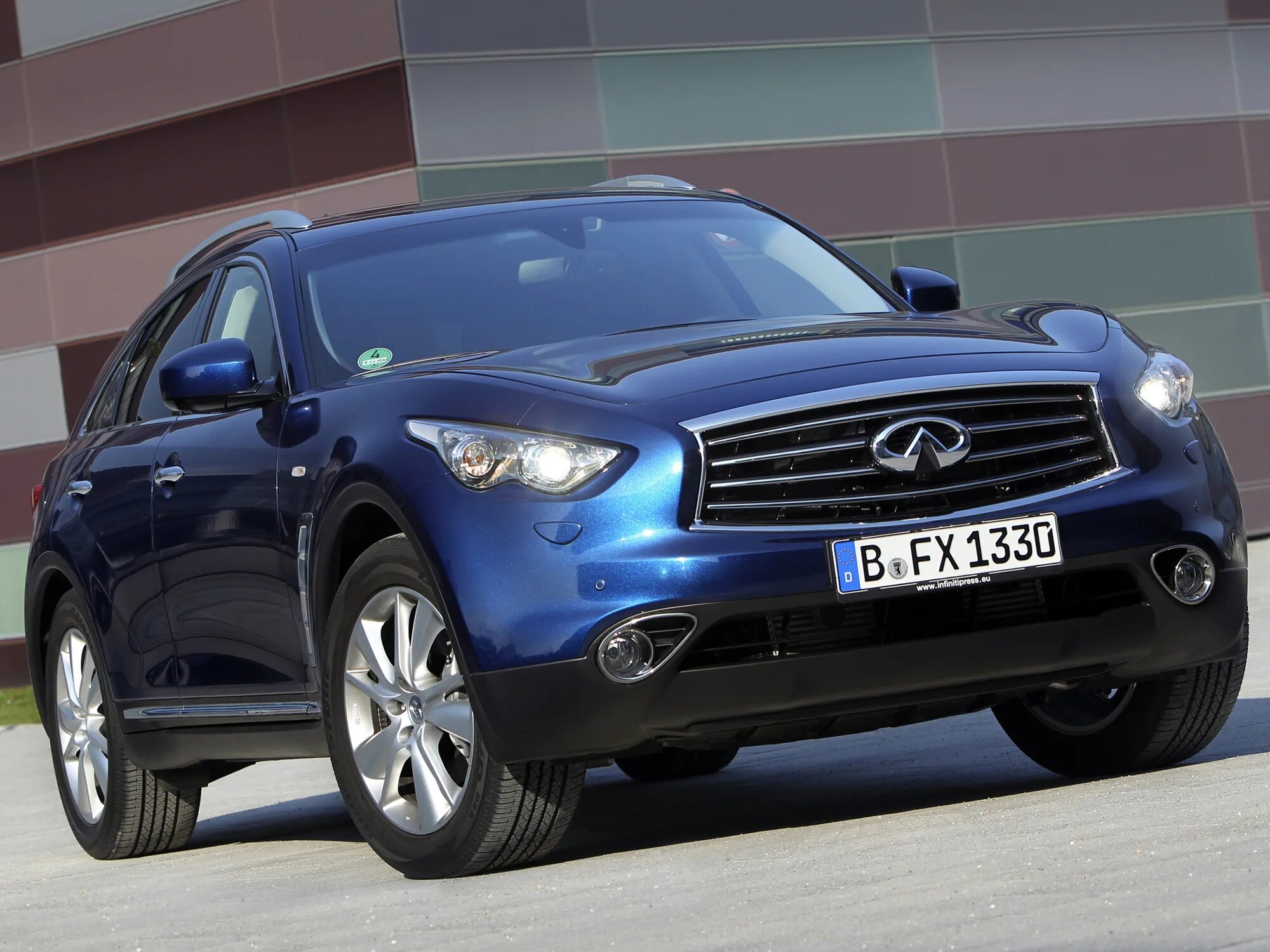 Инфинити фото всех моделей. Джип инфинити qx35. Infiniti qx70. Инфинити qx70. Инфинити cx90.