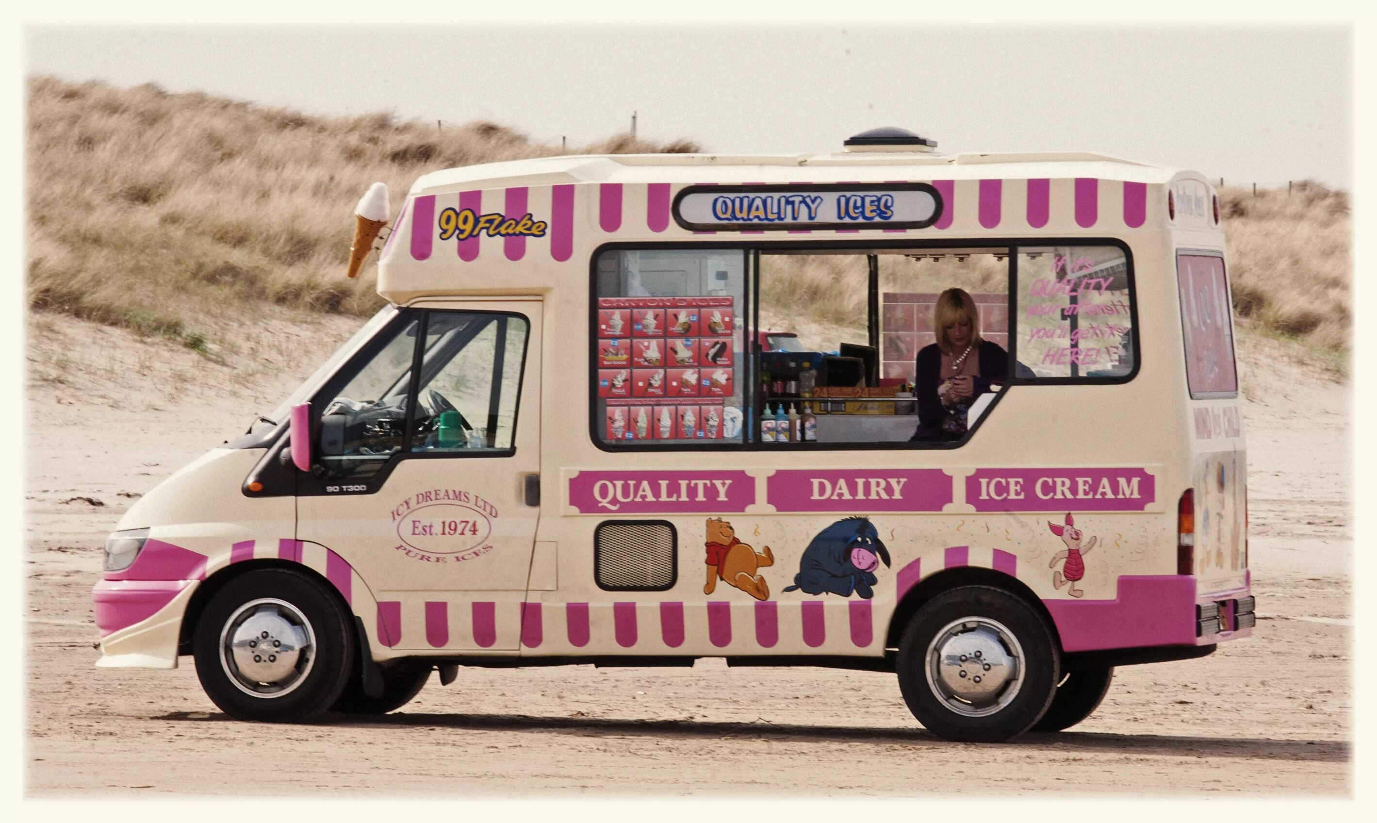 Машина мороженщика. Фургон мороженщика Ice Cream. Фургон Ice-Cream van (92659). Американский фургончик с мороженым. Автомобиль мороженое.