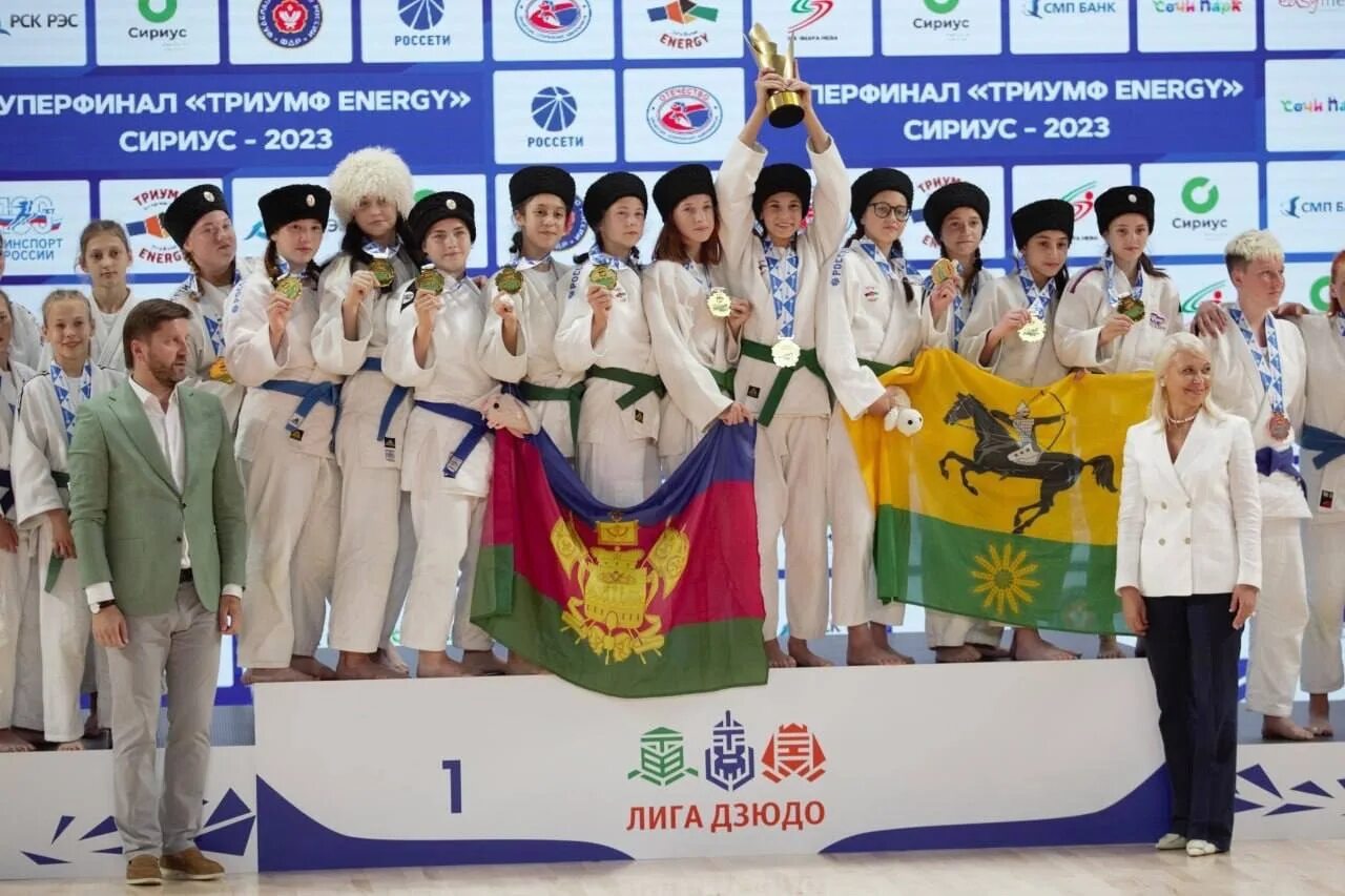 команды в дзюдо. дзюдо для детей в китае. триумф энерджи дзюдо 2023 тюмень. дзюдо фото. дзюдо энерджи 2023.