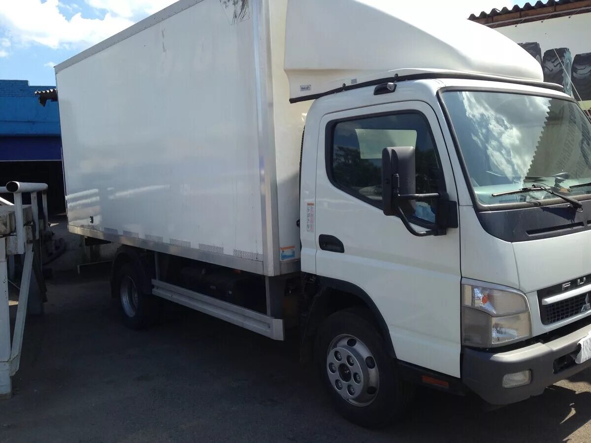 Купить митсубиси кантер бу. Mitsubishi Canter 2013. Mitsubishi Fuso Canter 2013. Фусо Кантер 2013 год. Ветровики на Мицубиси Фусо Кантер 2013г 4р10.