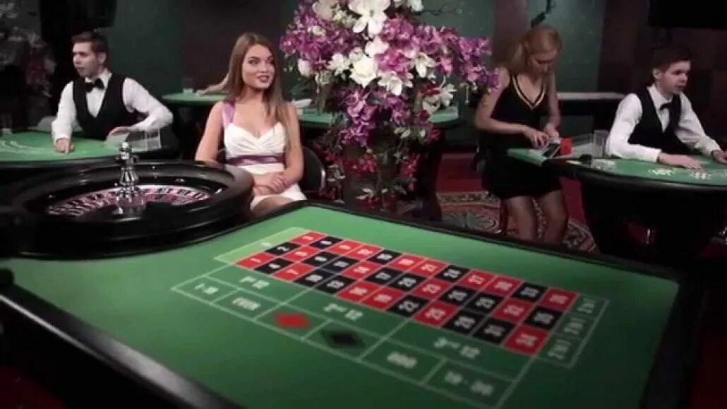 Американская лайф рулетка. Латвия казино эволюшион. Live Casino игры. Дилеры казино Эволюшн. Девушки в казино.