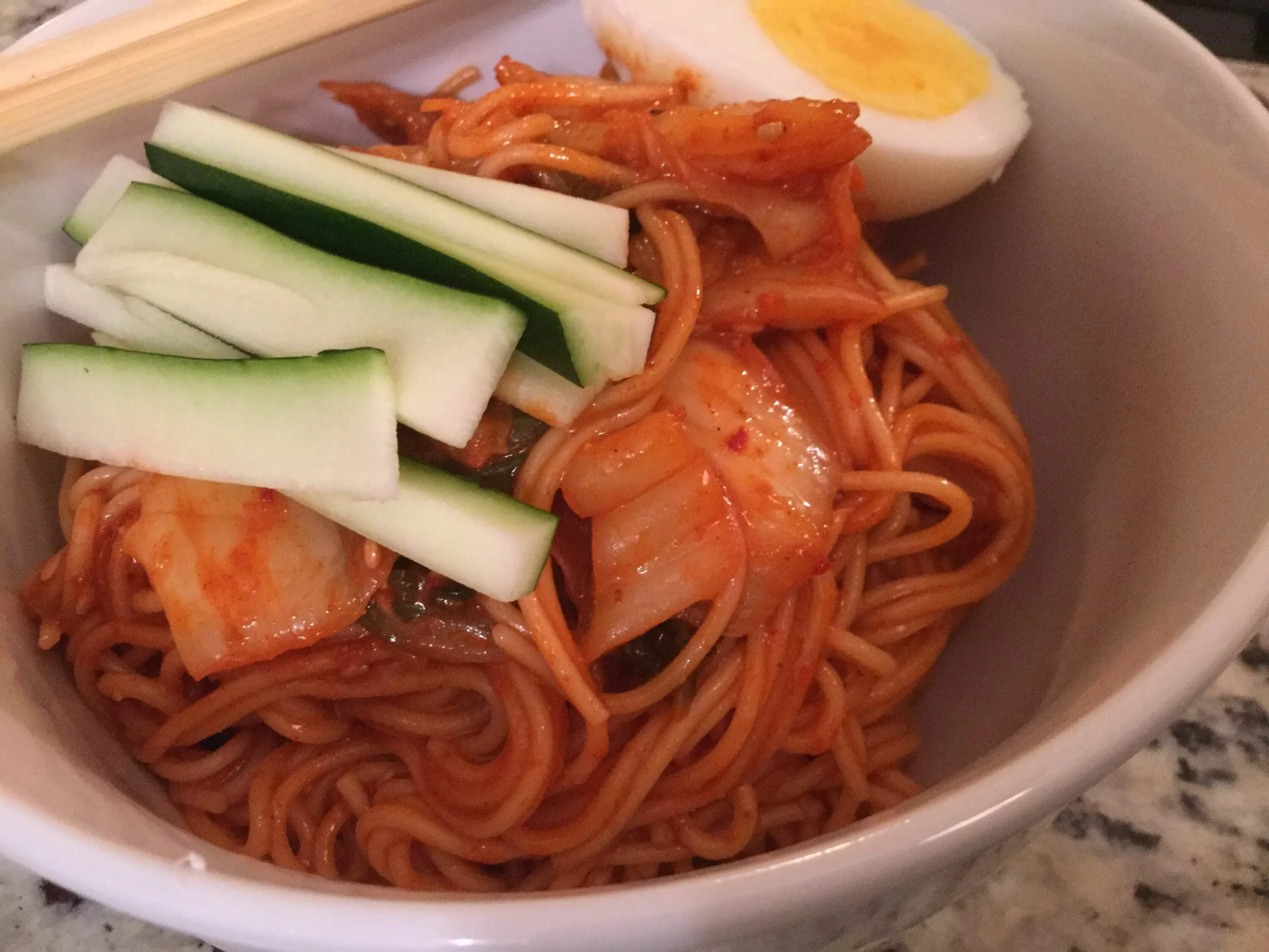 Кимчи рамен. Лапша кимчи. Noodle лапша Kimchi. Nogshim лапша кимчи. Лапша любимая