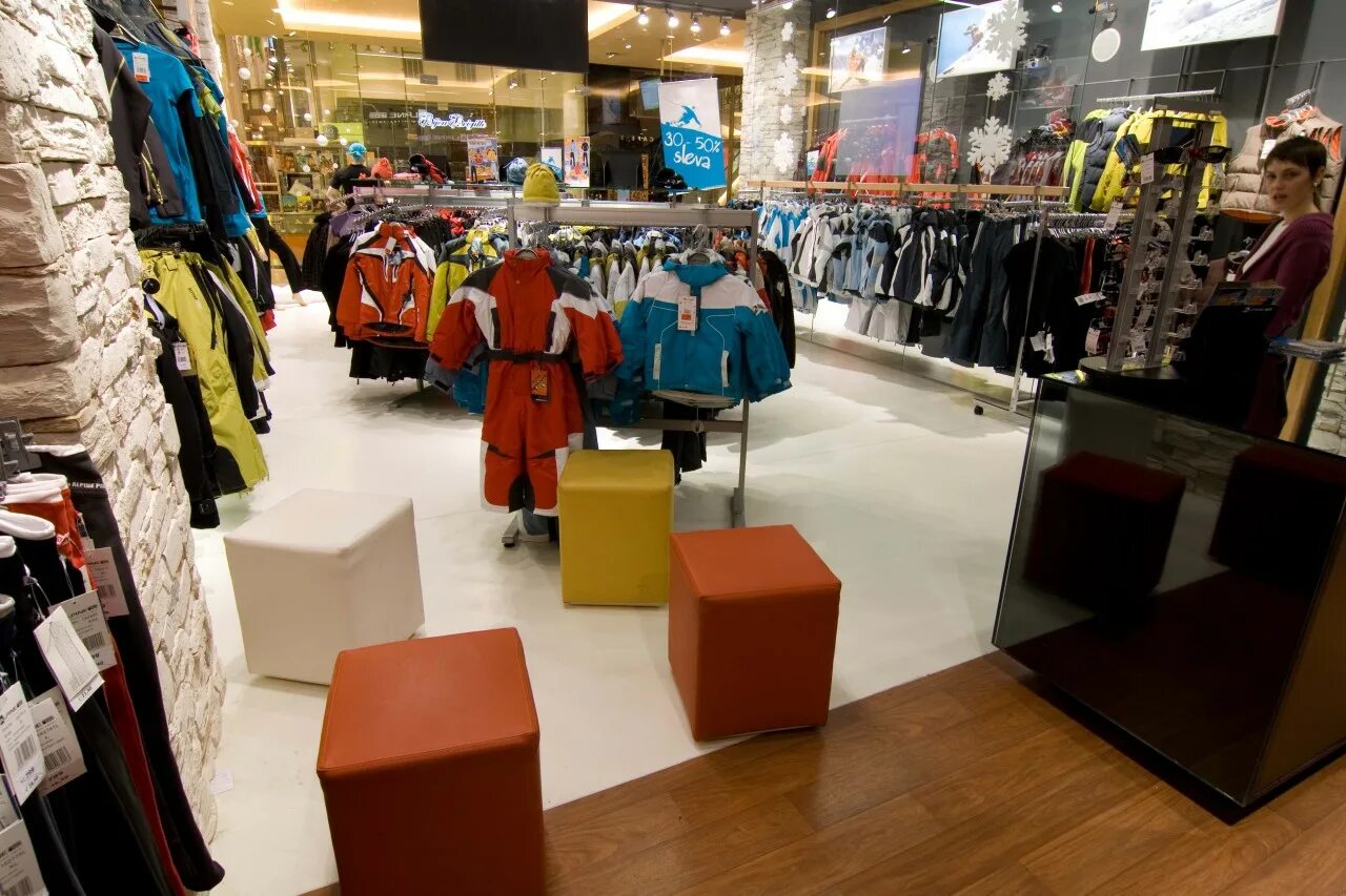 Магазин. Сеть магазинов молодежной одежды. Магазин другая одежда qwazzi. Qwazzi одежда интернет магазин каталог. Магазин молодежной одежды москва.