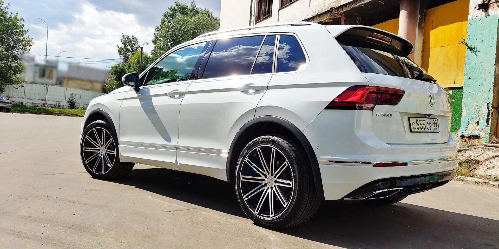 Колеса volkswagen tiguan. VW Tiguan 2 20 колеса. VW Tiguan 2 r20. Tiguan Sportline r22. Volkswagen Tiguan 2 диски r19.