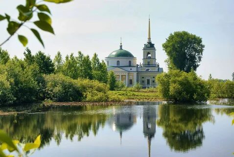 Храм на реке