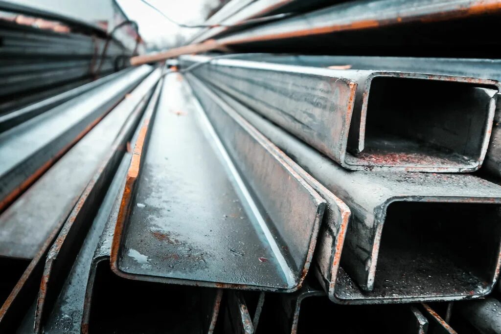 Швеллер стальной №10. Швеллер 12п ст3пс гост 535-2005. Балка металлическая двутавровая в профиль. Швеллер алюминиевый ад31т1. Металлопрокат швеллер.