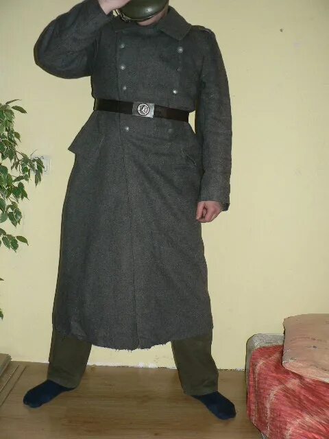 Шинель м40 вермахт. Шинель рулоном. Шинель рулоном. Шинель чиновника 19 века. Шинель парадная офицерская ссср.