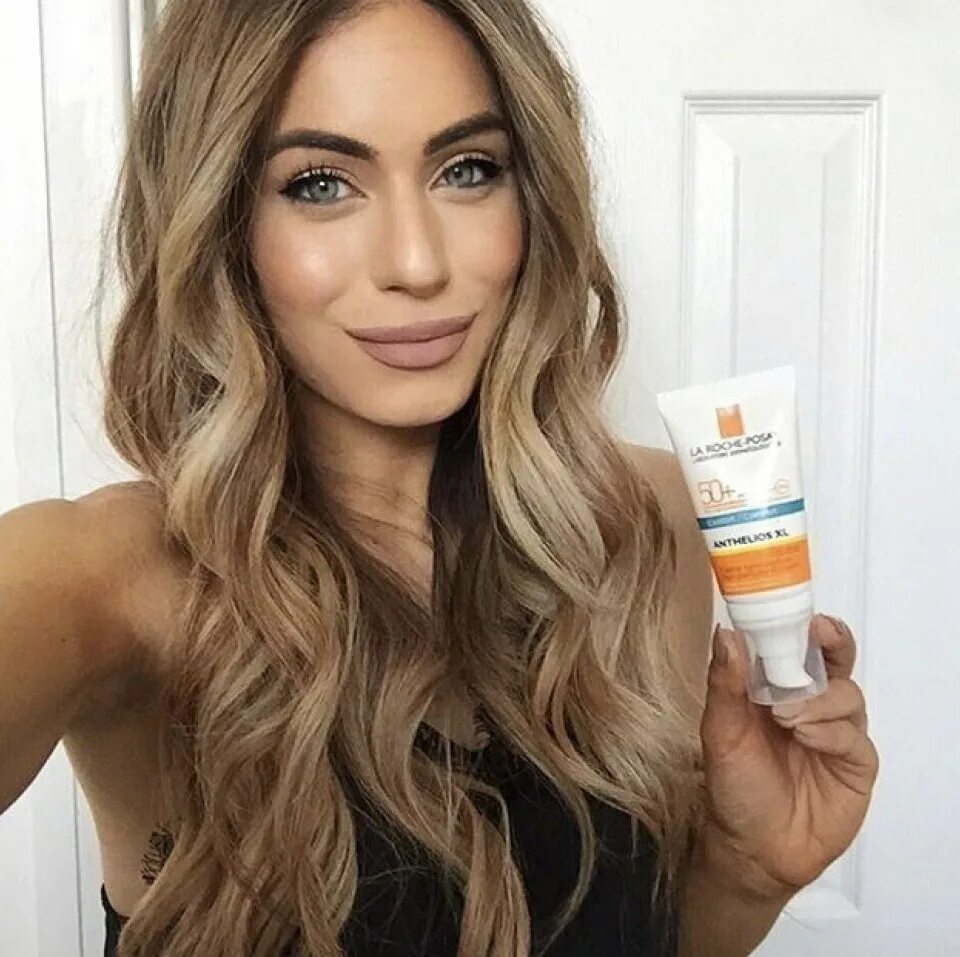 Освежить цвет волос. Светло русые волосы с темными корнями. Освежить цвет волос. Цвет выгоревших волос. Светло русые волосы с темными корнями.