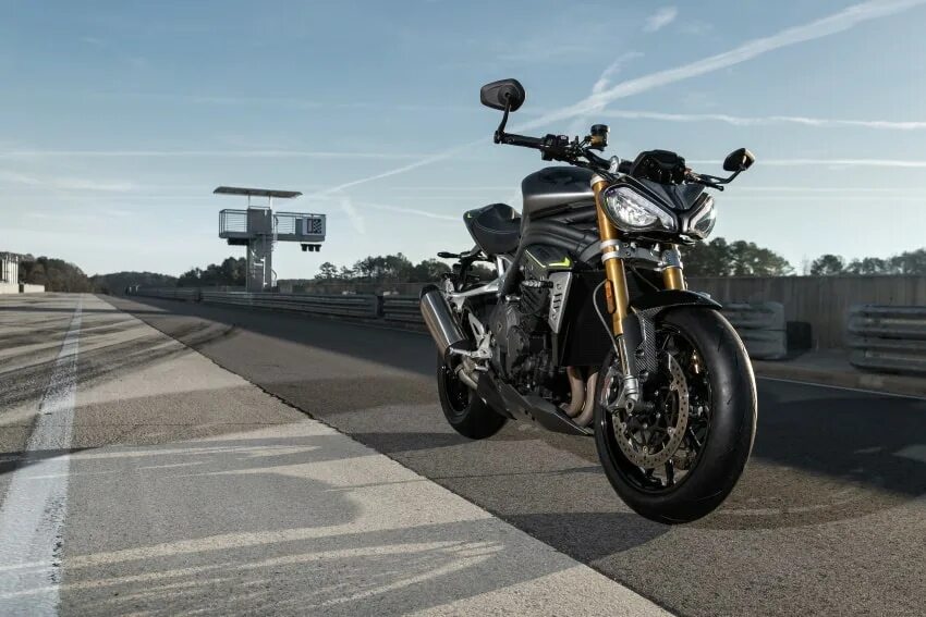 Speed triple 1200 rs. Триумф speed triple 1200. triumph street triple 1200 rr. triumph speed triple 1200 rr.