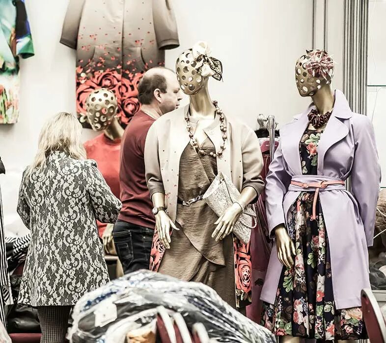 мультибрендовый магазин одежды. российские дизайнеры в тц. курсы дизайнера одежды в спб. конструктора одежды спб. секции в магазине.