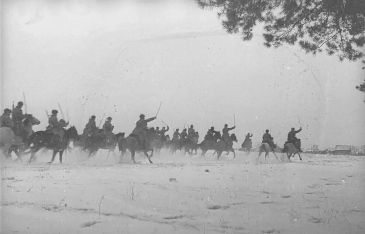 Кавалерия в Великой Отечественной войне 1941-1945. Кавалерист Великой Отечественной войны. Кавалерия РККА В 1941. Кавалерийский корпус Генерала Белова в бою. Кавалерия против танков