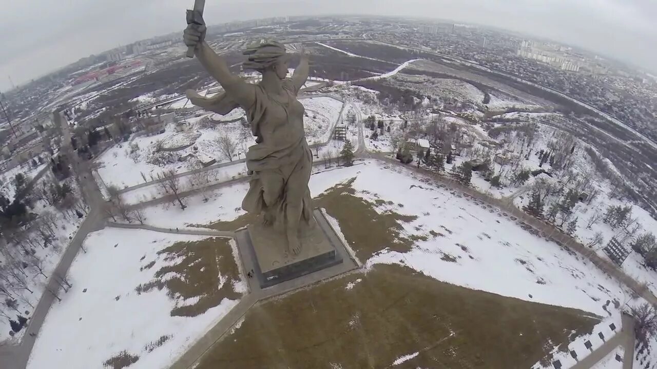 Высота сталинграда. Мамаев курган сталинградская битва высота. сталинградская битва мамаев курган сверху. высота мамаева кургана сталинградская битва. мамаев курган с высоты птичьего полета.