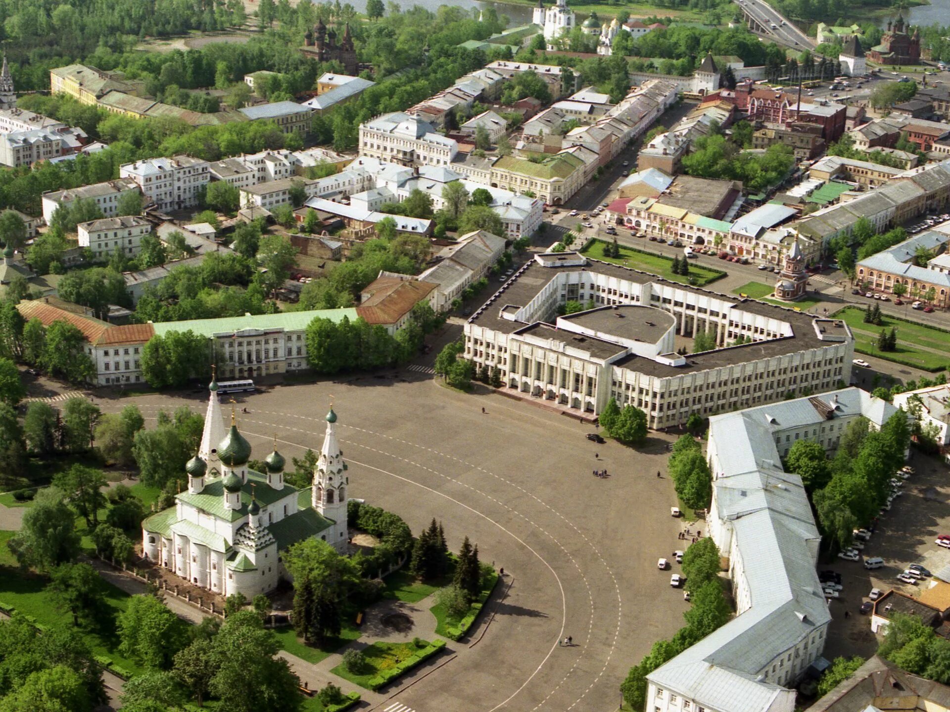 Часы центр ярославль. Советская площадь Ярославль. Исторический центр Ярославля ЮНЕСКО. Главная Советская площадь Ярославль. Ярославль Центральная площадь.