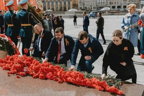 Цветы неизвестному солдату