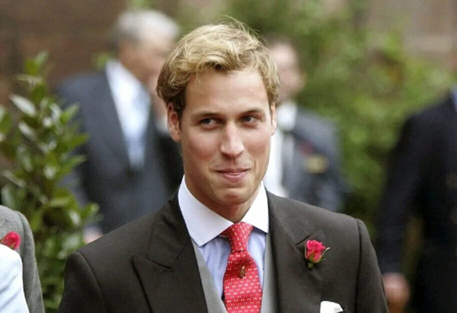 Вильям виндзор. Сколько принцу уильяму. Принц уи́льям, герцог кембриджский. Семья принца уильяма и кейт миддлтон. Принц виллиамс.