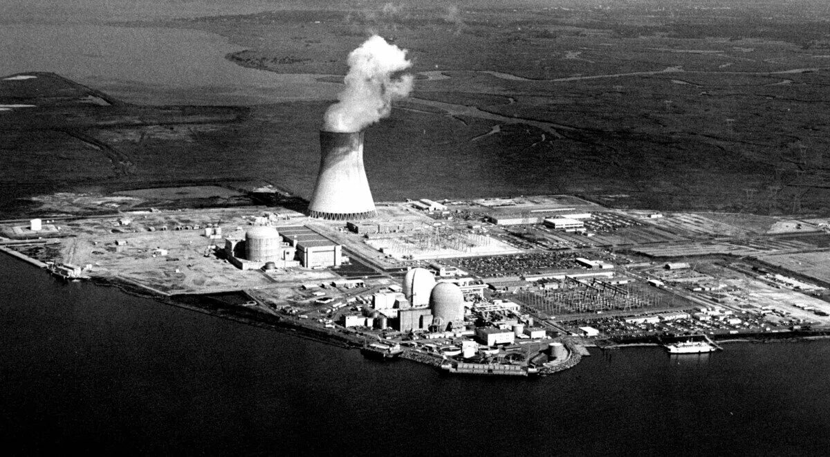 Ядерный взрыв аэс. Авария на АЭС В США 1979. Авария в США на атомной станции 1979. Тримайл-Айленд США 1979 Г.. США В 1979 году авария АЭС.