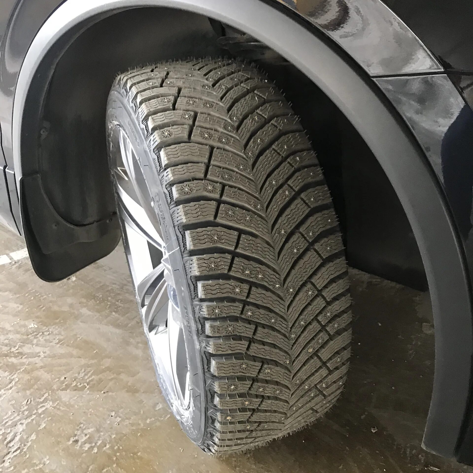 Мишлен x-ice north 4 215 55 r17. Мишлен x ice north 4 225 50 17. Michelin x-ice north 4 шип. Michelin x-ice north 4 suv. Зимняя резина x ice north 4.