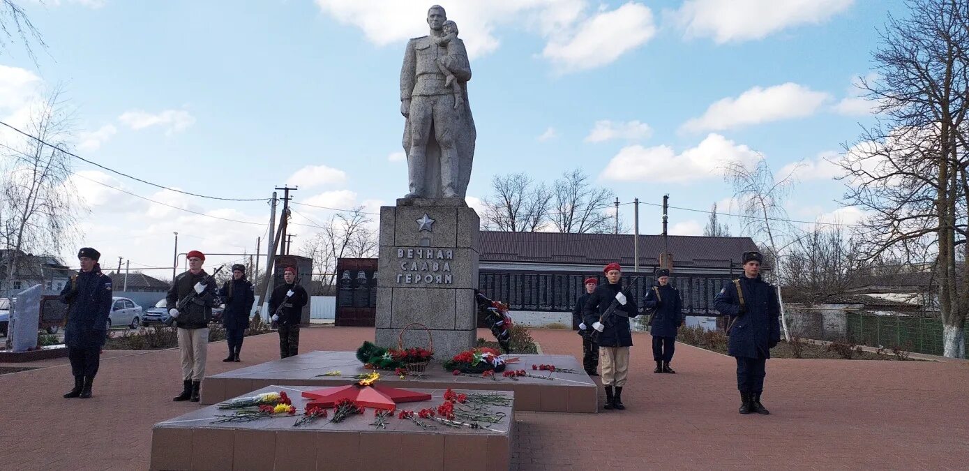 Станица новониколаевская краснодарский край. Станица Петровская Краснодарский край. Станица Петровская Славянского района. Станица Петровская Краснодарский край памятники. Ст Петровская Краснодарский край Славянский район.