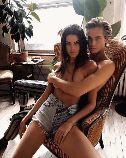 Она делит со мной вайб 1 час. Neels Visser и Кендалл. Neels Visser and Cindy Kimberly. Neels Visser с девушкой. Нельс Вассер.