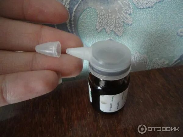 Капли в уши и глаза. Капли в уши местный антибиотик. капли ушные с капельницей. капли в уши простые капли. ухонорм ушные капли.