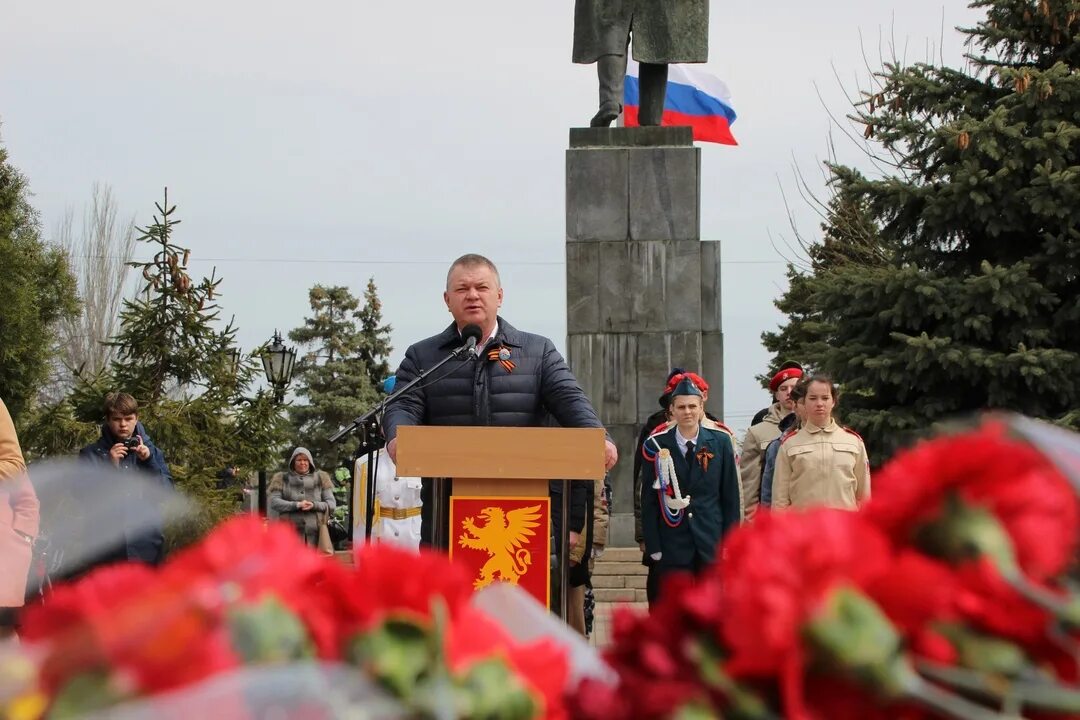 Освобождение керчи от немецко фашистских захватчиков. Керчь город герой 11 апреля. 11 Апреля 1944 освобождение Керчи. Освобождение Керчи от немецко-фашистских. День освобождения Керчи.