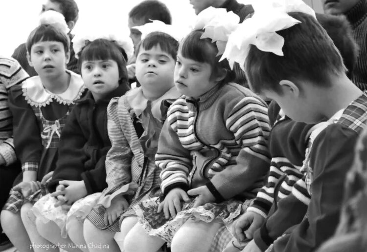 Школы германии марии монтессори. Школа для умственно-отсталых детей 19 век. Первая умственно отсталых. Первая умственно отсталых. Школьники с уо.