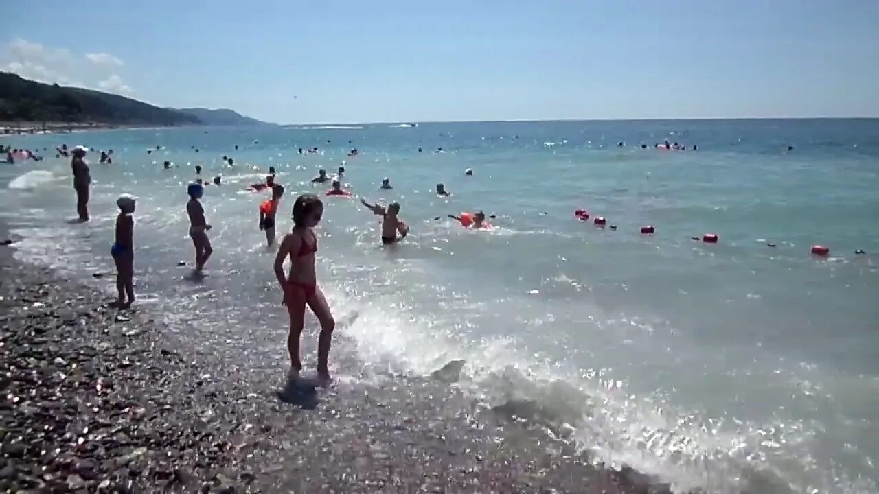 Курортный пляж видео. Судак центральный пляж. Судак пляж золотые пески. Лазаревское нудиский пляж. Санаторий одиссея лазаревское.