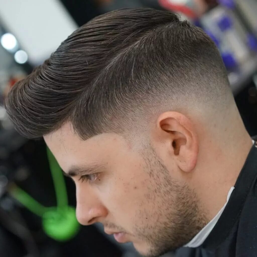 Лоу фейд стрижка. Андеркат фейд стрижка мужская. Low fade. Low fade. Помпадур фейд.