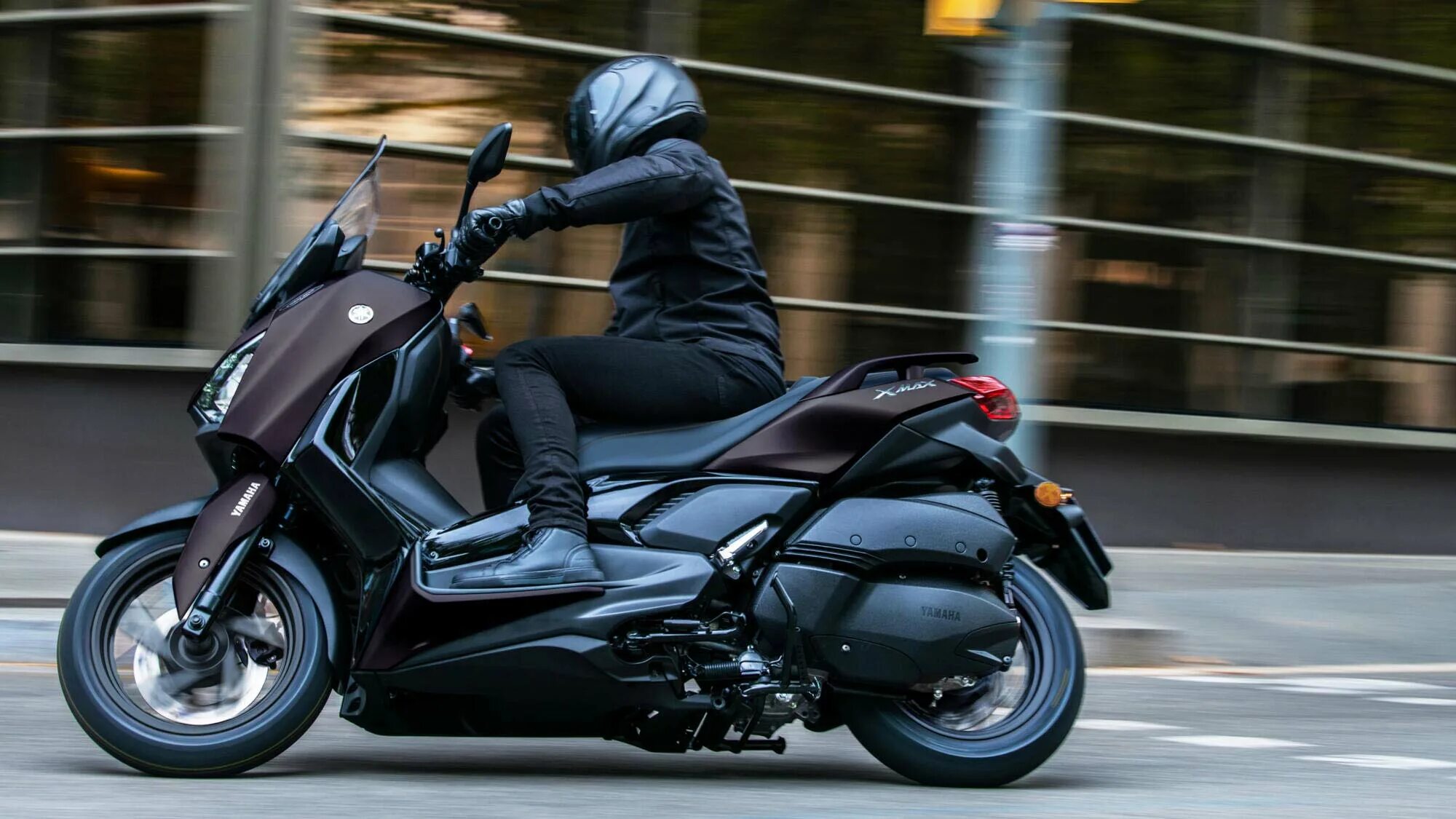 Xmax ошибаюсь. Yamaha xmax 250 2025. yamaha x max 2025. yamaha x max tech. максискутер techmax 2025.