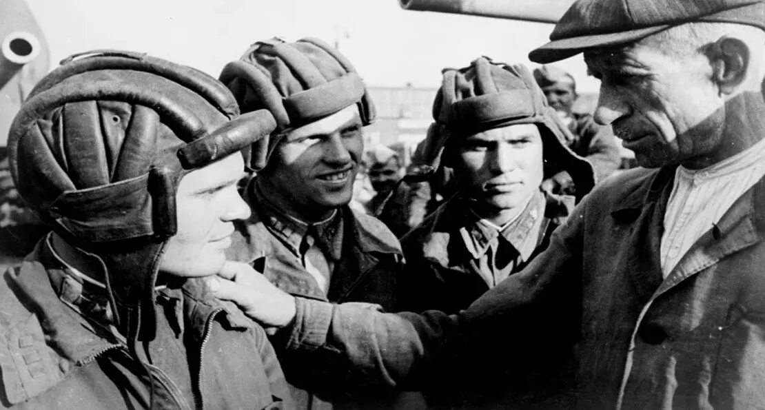 Командир танкового экипажа. Экипаж танка т-34. Стороженко василий яковлевич танкист. Командир танка вов. Командир танкового экипажа.