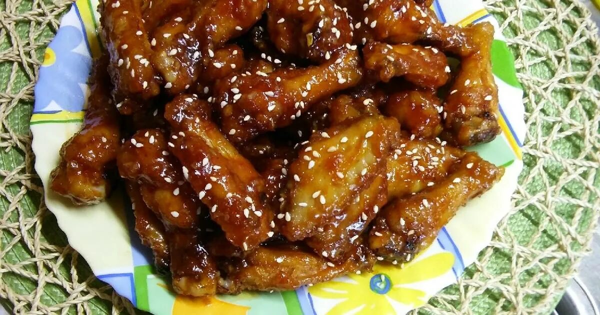 крылья терияки с кунжутом. крылья в соусе терияки с кунжутом. Breaded chicken wings. куриные крылышки в соусе. кисло сладкие крылышки рецепт.