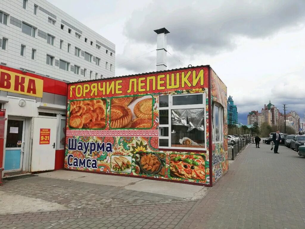 Шаурма вегетарианская. Шаурма запеченная. Шаурмешная кафе. Шаурма евпатория. Шаурма в ханты-мансийске.