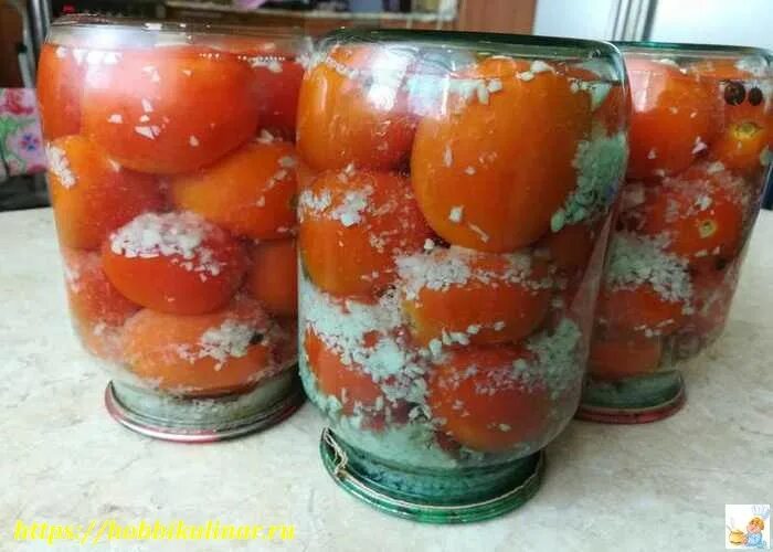Помидоры с чесноком под снегом на зиму. Помидоры в снегу на зиму самый вкусный. томаты в снегу с чесноком. помидоры в снегу рецепт на зиму. вкусный рецепт помидоры в снегу.
