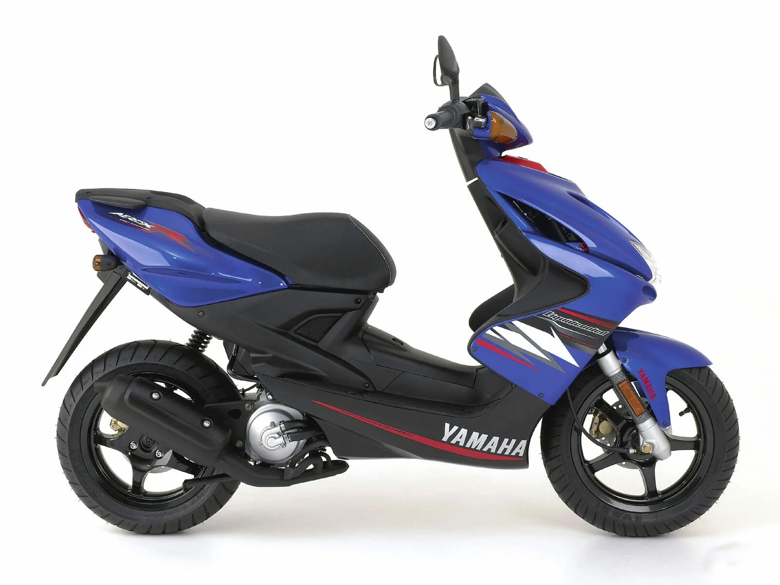 Скутер балашиха. Yamaha Aerox 50. Ямаха аэрокс р 50. Yamaha Aerox r. Yamaha Aerox 4.