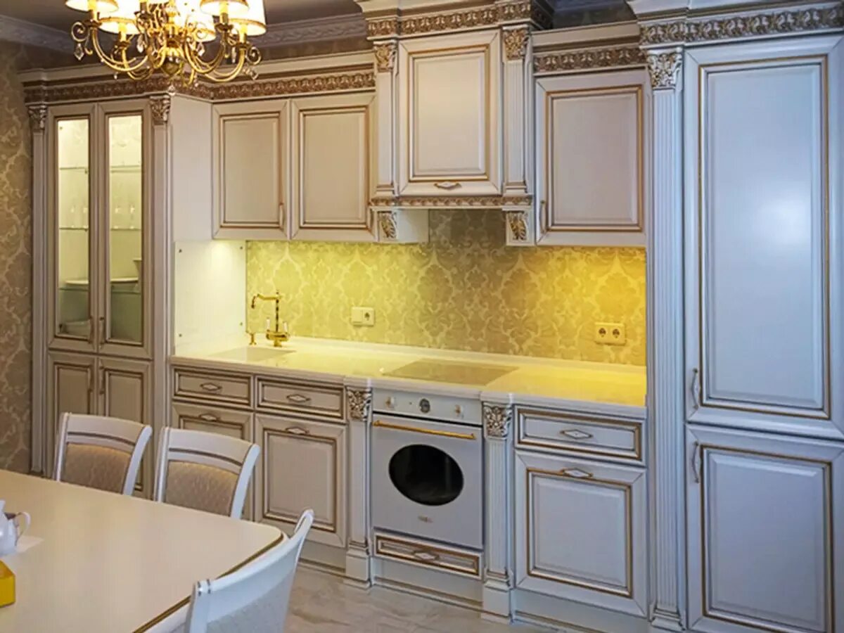 Золотистые кухонные. Кухонный гарнитур белый с золотом. Кухня в классическом стиле. Фартук для классической кухни.