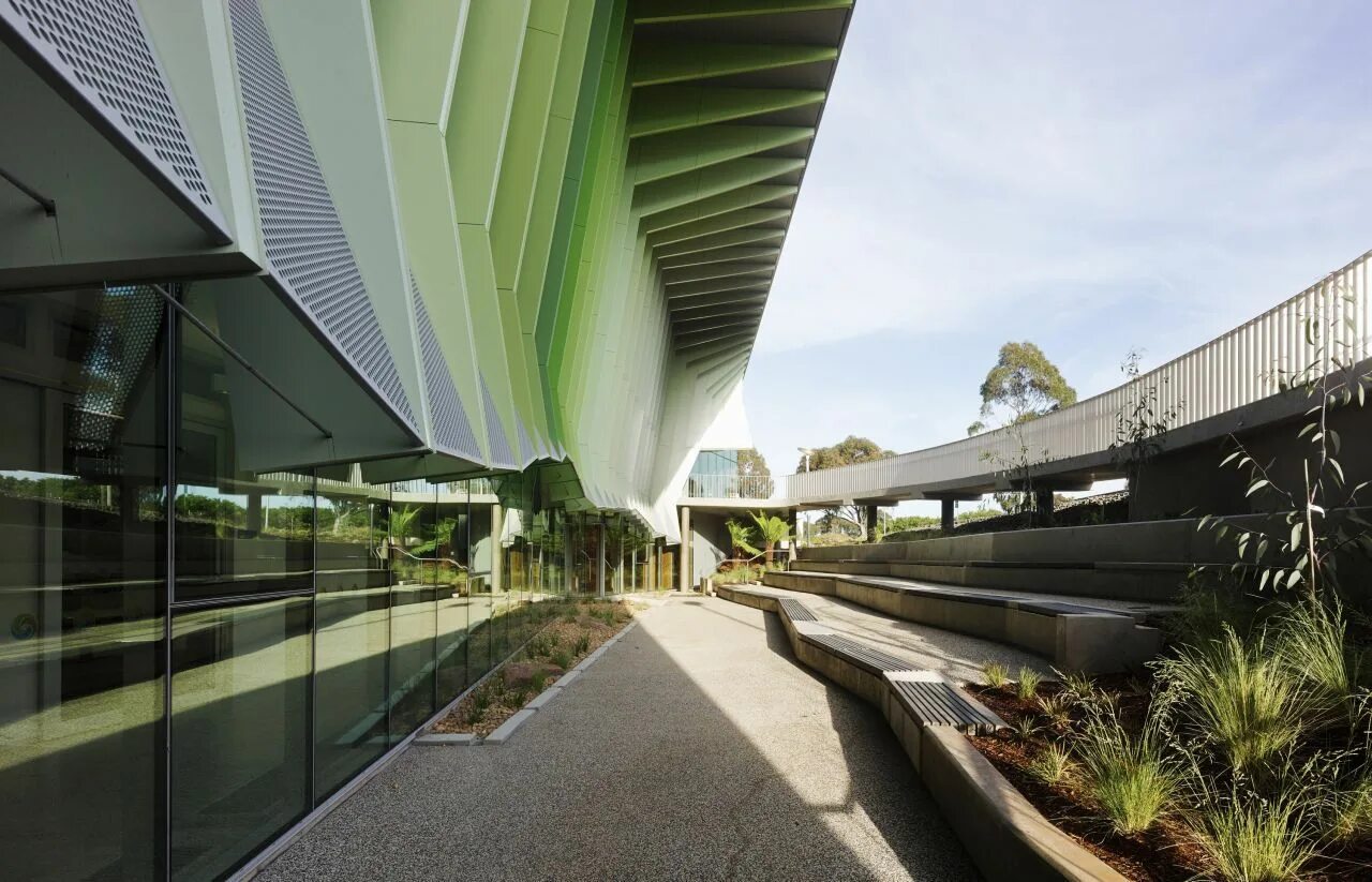 кампус «зеленая школа» в швеции. "зеленая" школа в париже. концепт кампус университета. ревитализация промышленных территорий. ревитализация промзоны.