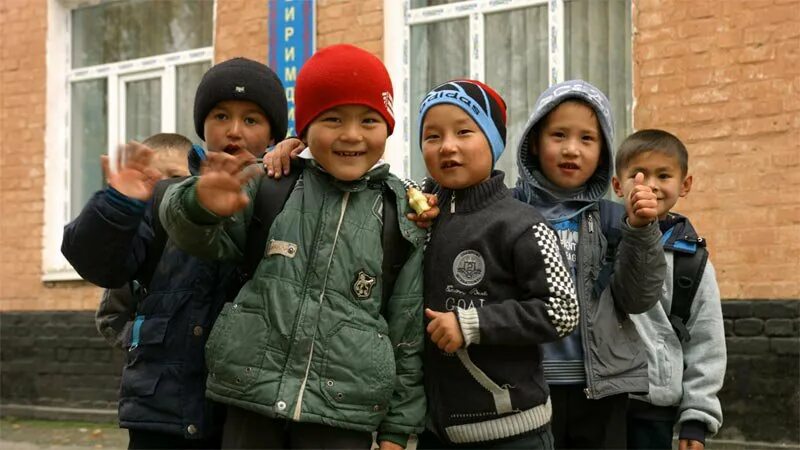 Поселки киргизии. Киргизская деревня. Киргизы села. Деревне кыргызы.