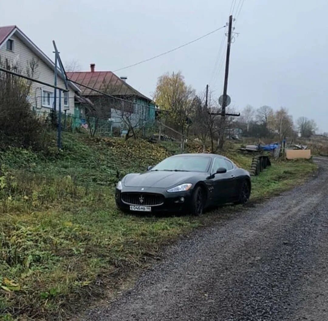 Скорость по деревне на машине. Машина в деревне. Иномарка в деревне. Машина в селе. Деревенское авто.