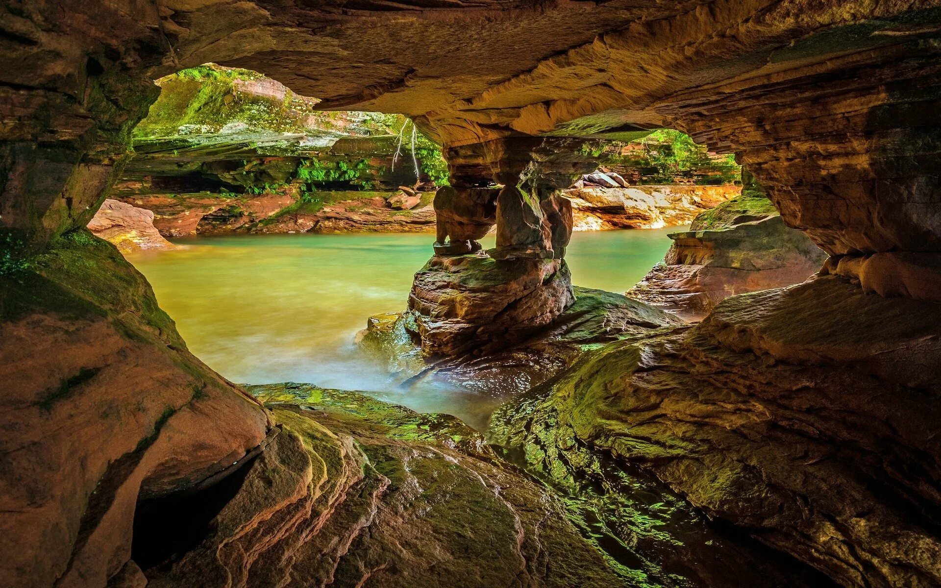 Big mother nature cave. Пещера Шондонг Вьетнам. Шондонг (Вьетнам) вода. Грот пещера. Ледяная пещера Шондонг.