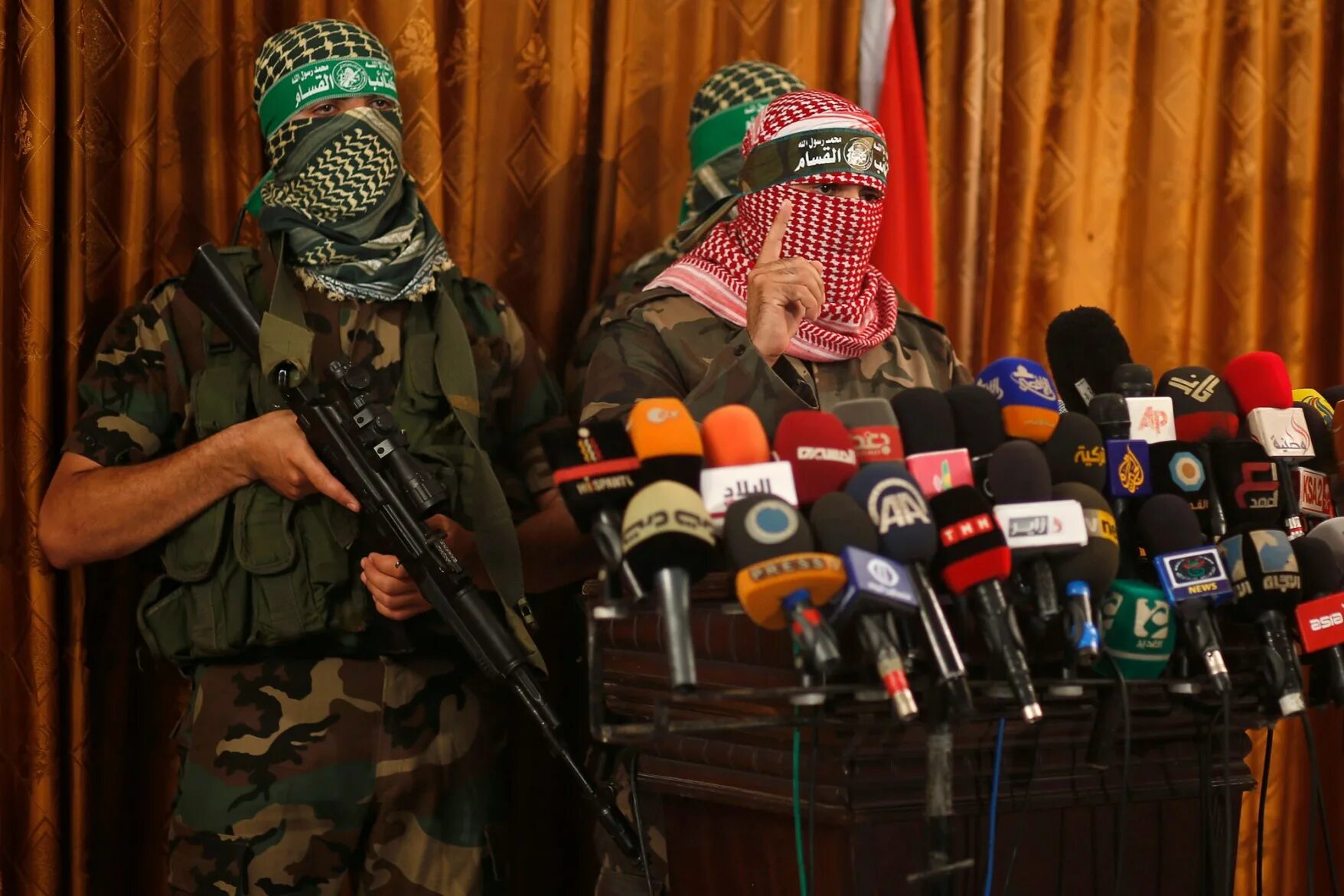 шамиль салманович басаев буденновск. интервью с террористом. абубакар норд ост террорист. интервью с террористом. хамас интервью.