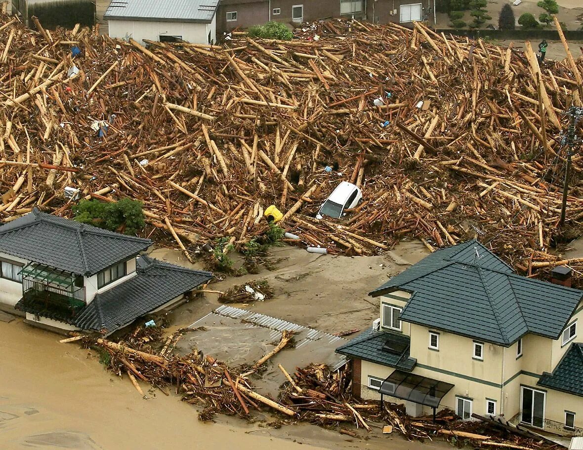 Flood natural disaster. Стихийные бедствия наводнение. Катастрофические наводнения. Тихийны ебедствия. Наводнения. Стихийные бедствия в Японии.