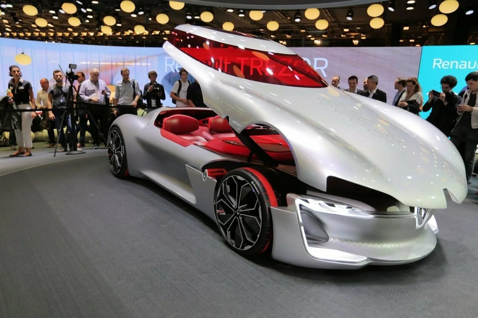 Renault Trezor 2020. Renault Trezor Concept 2016. Концепт кар Renault Trezor. Самая модная машина.