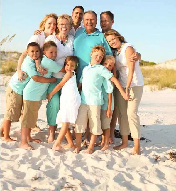 Семья на море. Большая семья на море. Большая семья на море. Большая семья на море. Семья на море.