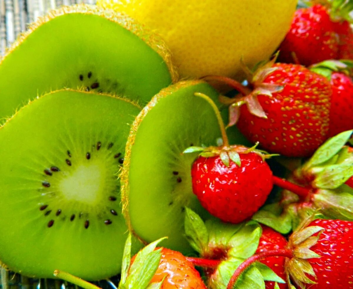 Летний фруктовый. Яркие фрукты. Сочные фрукты. Летние фрукты. Красивые яркие фрукты.