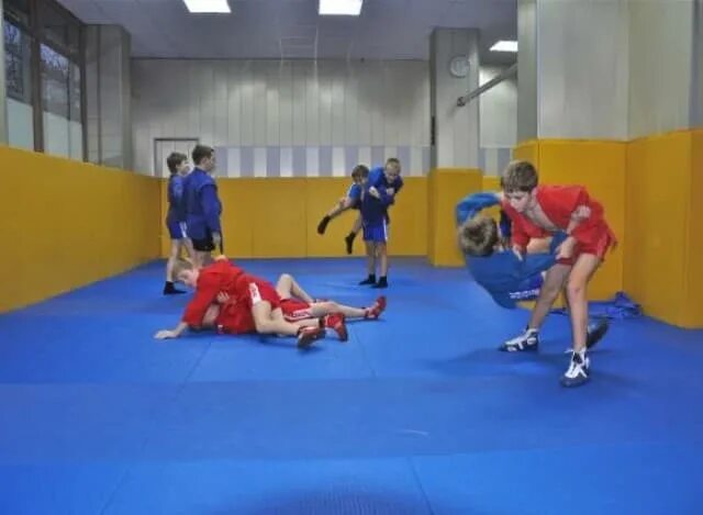 Баланс бассейн в алтуфьево. Спортклуб лианозово бокс. спортивный комплекс баланс бибирево.