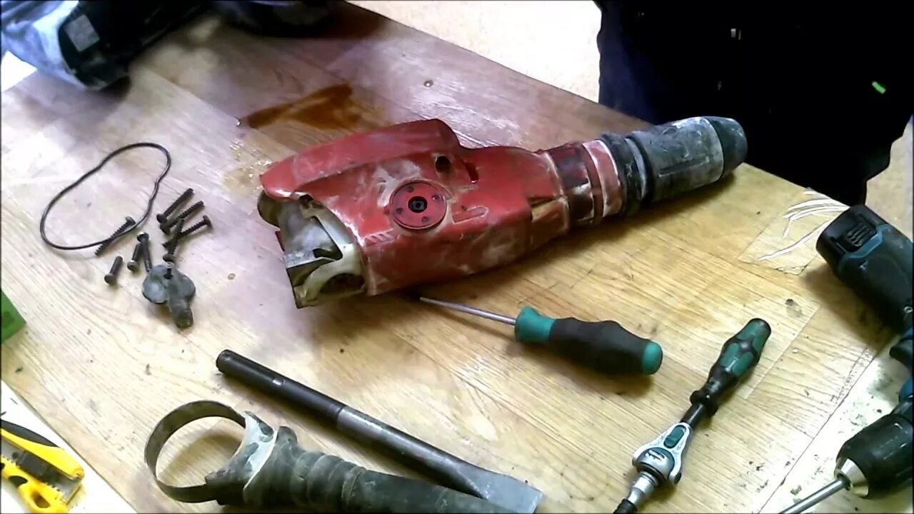 Makita hr2450 мотор. Перфоратор макита. Gbh 2-26 dre корпус редуктора. 125. Механическая часть перфоратора макита 2450.