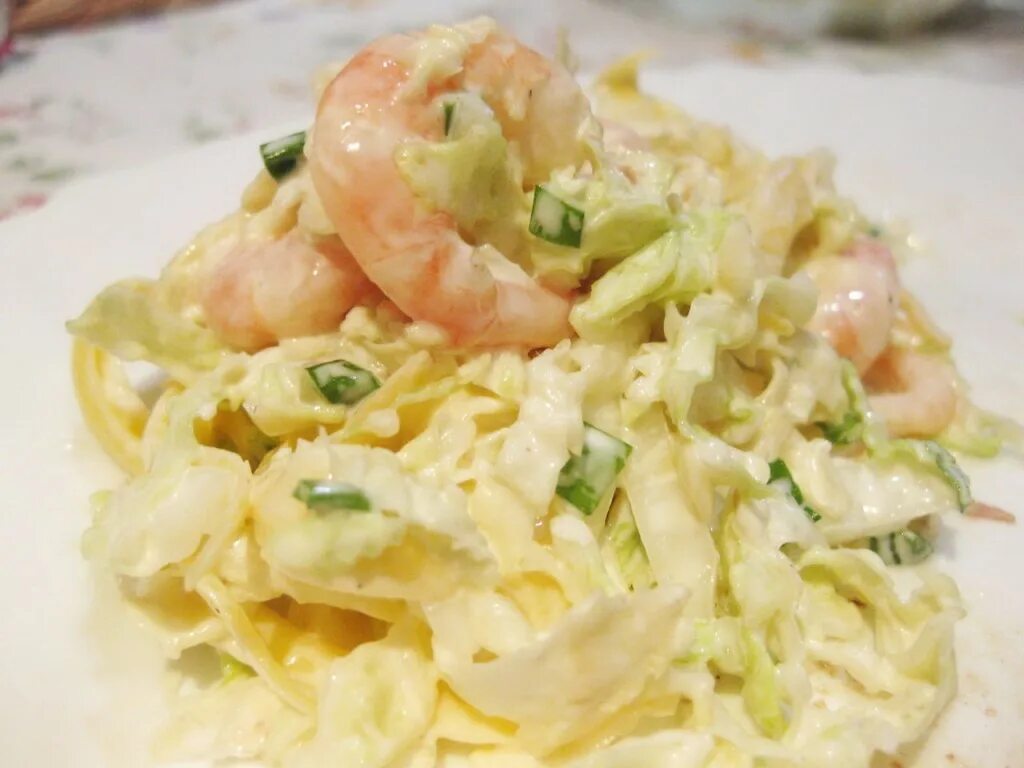 Салата с пекинской капустой и крабовыми палочками и ананасами. Креветка кукуруза пекинская капуста. Пекинская капуста креветки ананас. Креветки ананас пекинская капуста. Креветки ананас пекинская капуста.
